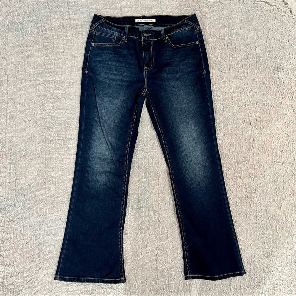 ☀️☀️☀️ 4/$20 C & C California Clothing boot cut jeans!